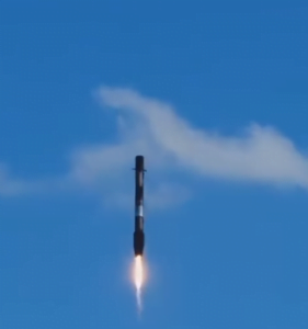 Detailed video of cigar shaped UAP upoaded to Reddit on yet another suspended account Videos of UFOs and UAP Sightings Space X rocket landing