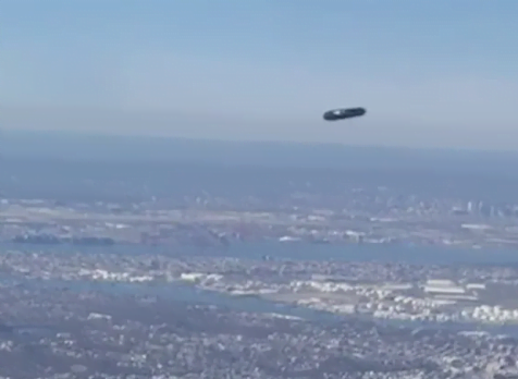 Video: Possible UFO reported over NYC’s LaGuardia Airport Videos of UFOs and UAP Sightings Screenshot 2024 05 19 232154